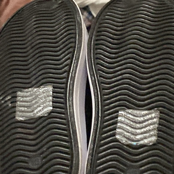 SKECHERS KIDS SIZE 13 BLACK SLIP ON SHOES CLEAN LIKE NEW  EXCELLENT CONDITION - Picture 8 of 11